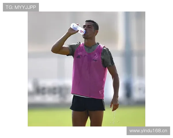 C罗家冰箱里塞满蛋白粉，连矿泉水都要算卡路里