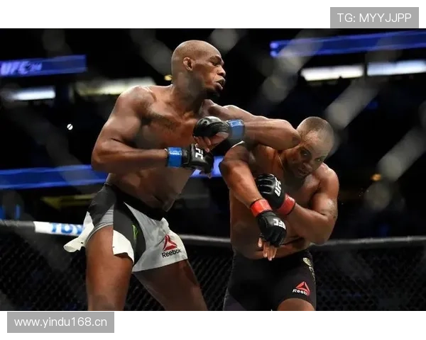 乔恩·琼斯赛场上铁血硬汉，下赛季却被爆只穿着睡衣回家？