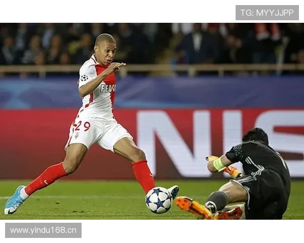 姆巴佩家冰箱里塞满能量饮料，训练完直接拎走一打