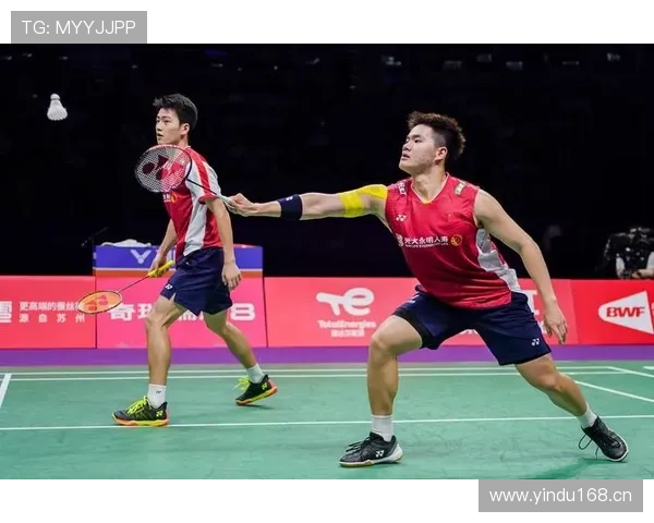 梁伟铿训练完直接拎着爱马仕去吃夜宵？