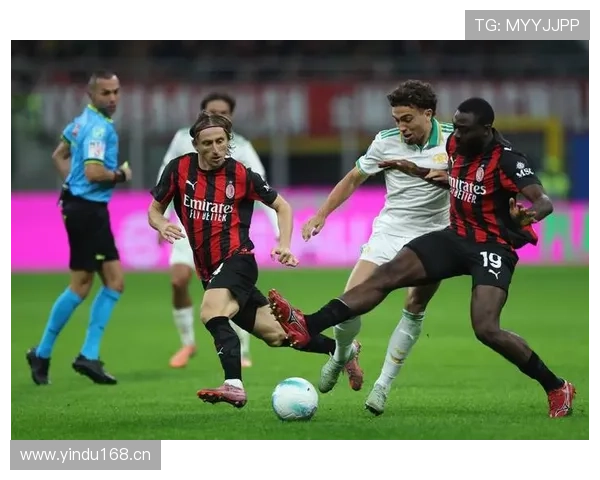 AC米兰关键战连续崩盘，防守漏洞与战术短板已明显制约赛季走势